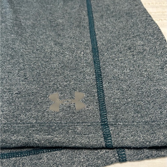 Women’s size medium Under Armor top - Picture 2 of 5